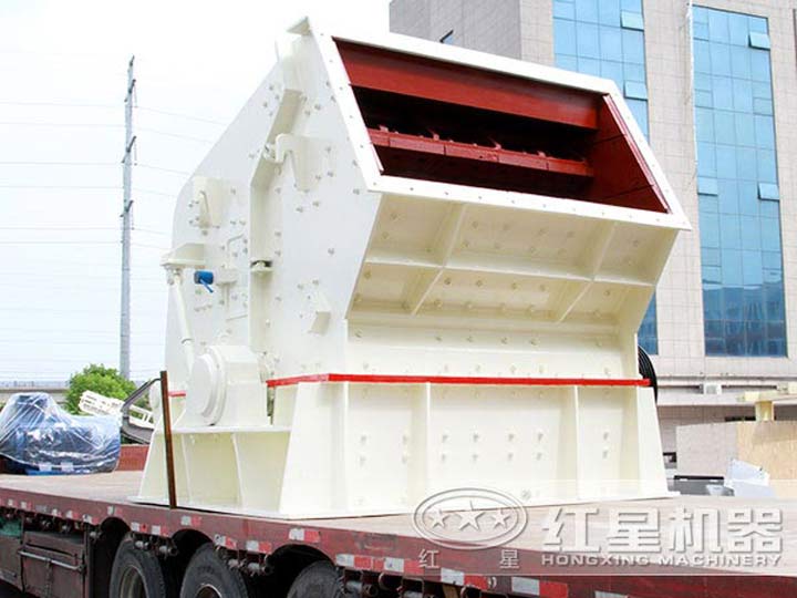 反擊式破碎機發(fā)貨，快速抵達(dá)用戶生產(chǎn)現(xiàn)場